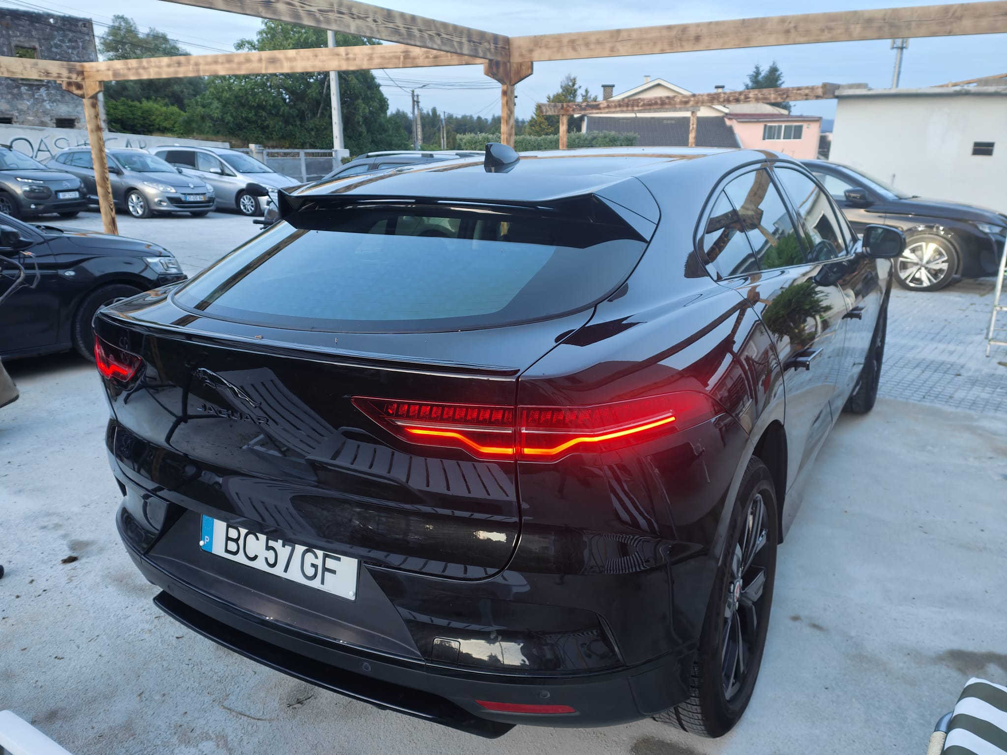 Jaguar 2018 97 mil km.